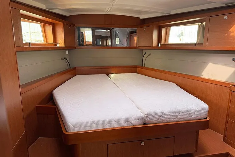  Yacht Photos Pics Beneteau Oceanis 48 2015