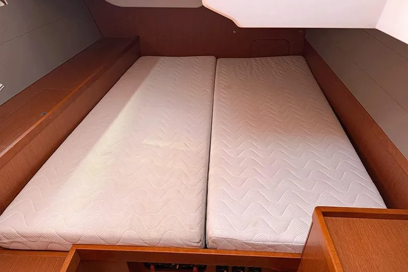  Yacht Photos Pics Beneteau Oceanis 48 2015