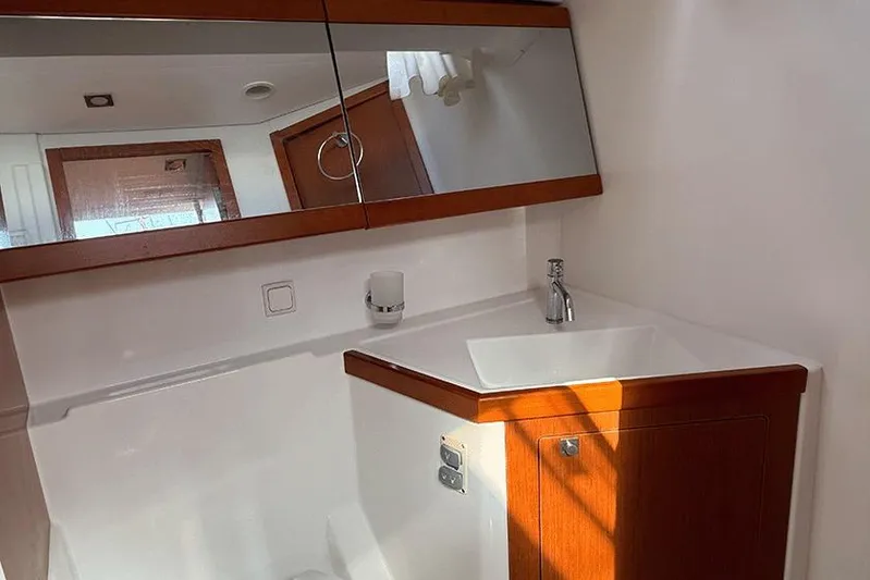  Yacht Photos Pics Beneteau Oceanis 48 2015