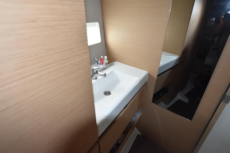 Blueconomy Yacht Photos Pics Modern bathroom interior of 2020 Jeanneau Sun Odyssey 490 yacht.