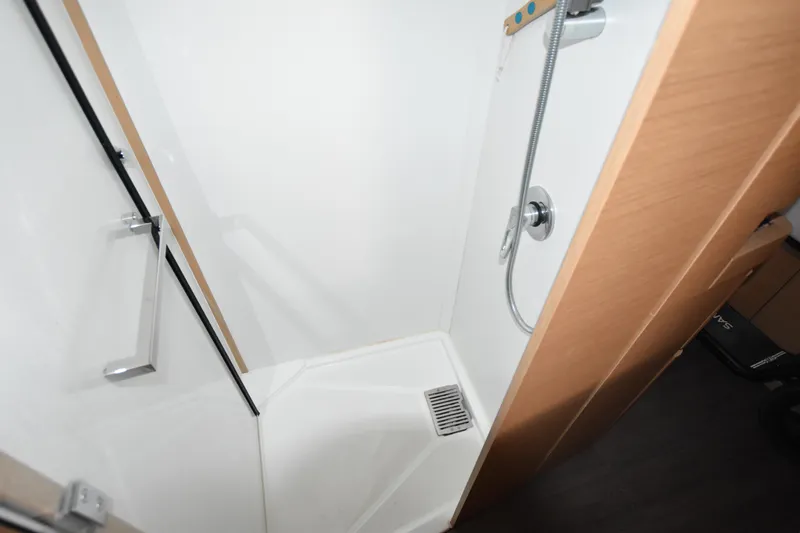 Blueconomy Yacht Photos Pics Shower area in 2020 Jeanneau Sun Odyssey 490 yacht, featuring modern fixtures and sleek design.