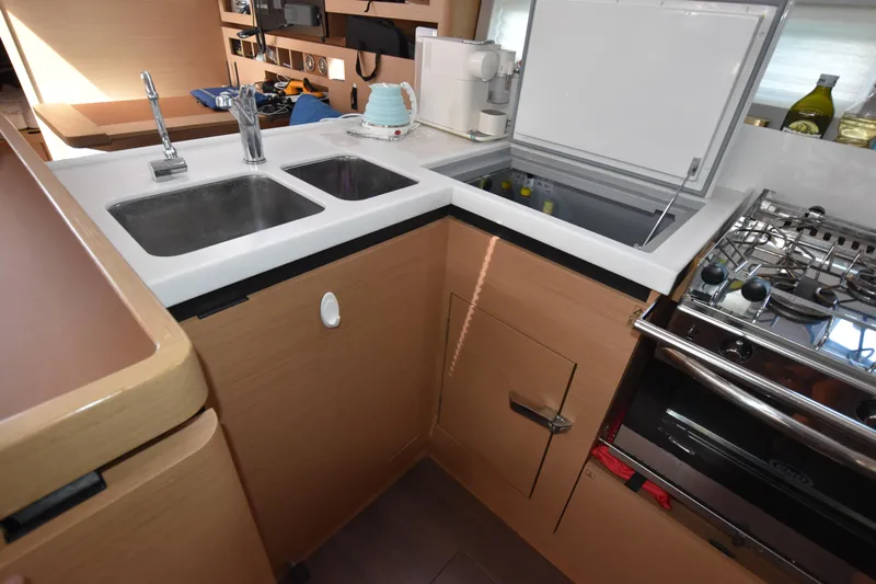 Blueconomy Yacht Photos Pics Modern kitchen area in a 2020 Jeanneau Sun Odyssey 490 yacht.