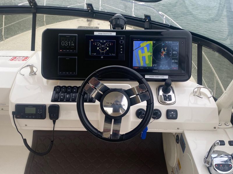 2018 Carver 40 Command Bridge