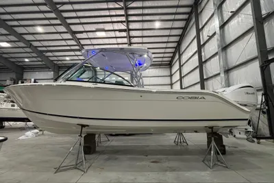 Cobia 280 Dual Console