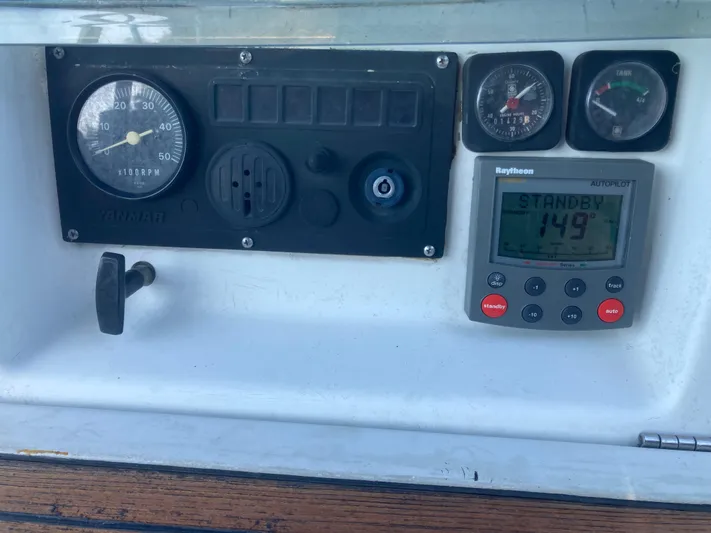 Zephyr Yacht Photos Pics 