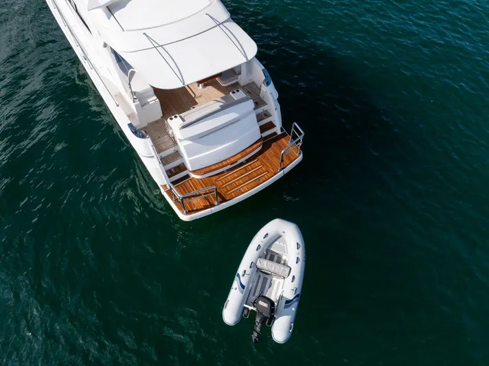 Riviera 5400 Sports Yacht Yacht Photos Pics 