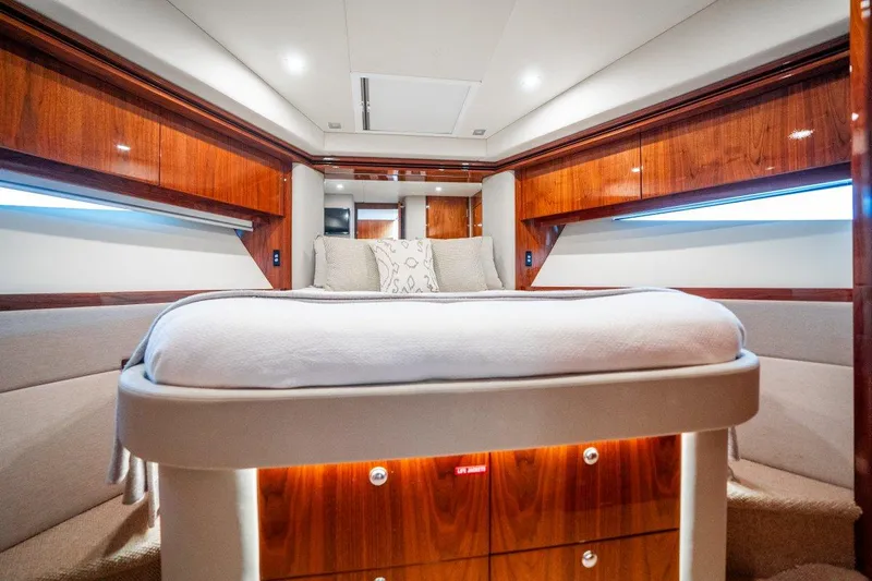 Riviera 5400 Sports Yacht Yacht Photos Pics 