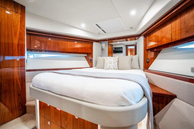 Riviera 5400 Sports Yacht Yacht Photos Pics 