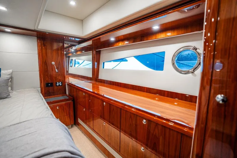 Riviera 5400 Sports Yacht Yacht Photos Pics 