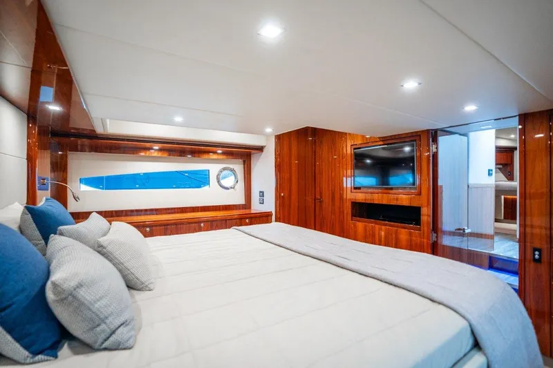 Riviera 5400 Sports Yacht Yacht Photos Pics 