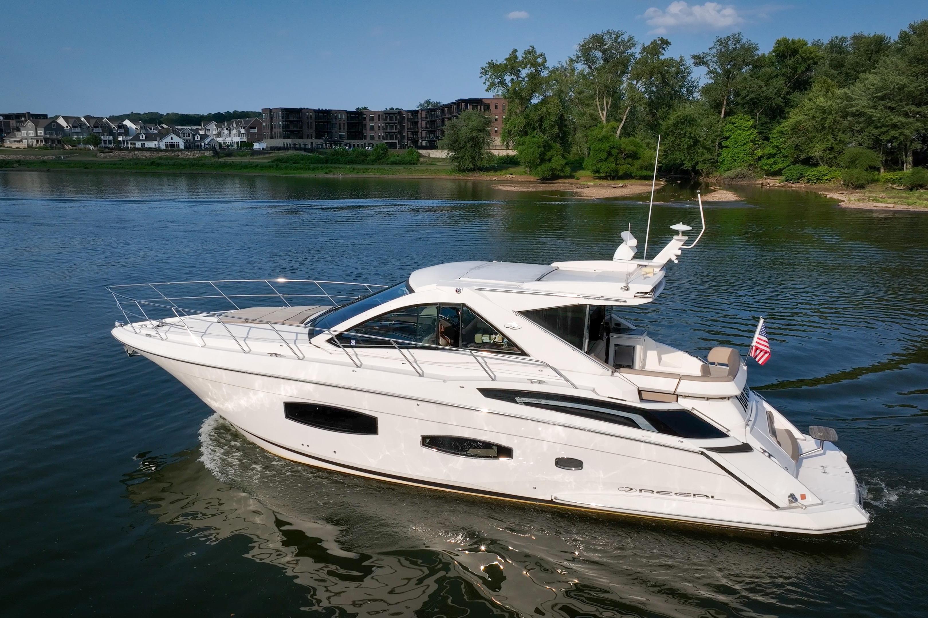 2015 Regal 53 Sport Coupe Motor Yachts for sale - YachtWorld