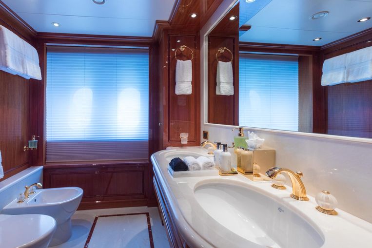 2010-214-codecasa-mega-yacht