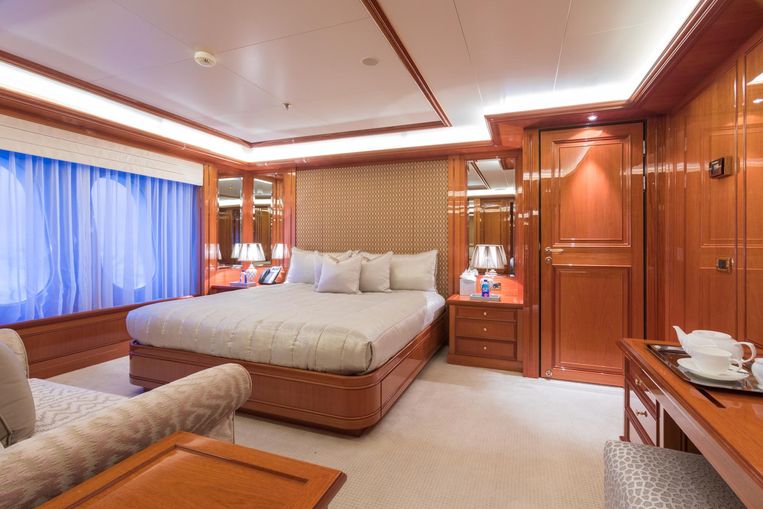 2010-214-codecasa-mega-yacht