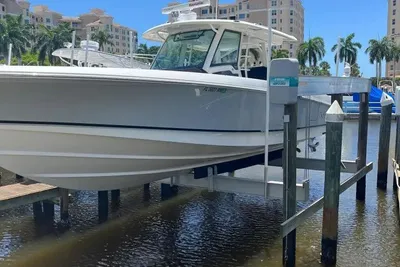2018 Boston Whaler 38