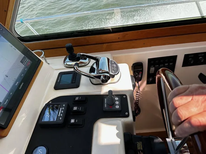 Dawn Treader Yacht Photos Pics Control panel of 2008 Sabre 42 Hard Top Express boat with steering wheel and navigation equipment.