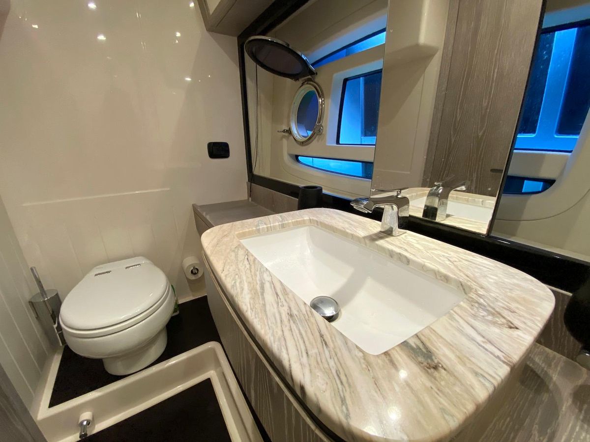 2017 Azimut 55 