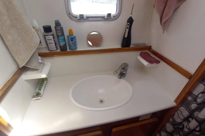 Yellowrock Yacht Photos Pics Bathroom sink area on 1996 Alliaura Privilege 37 catamaran with toiletries and mirror.