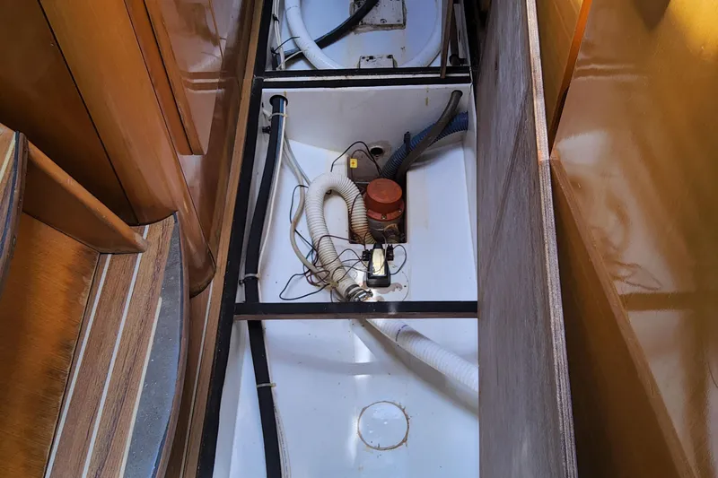 Yellowrock Yacht Photos Pics Interior view of 1996 Alliaura Privilege 37 yacht showing bilge area and piping.