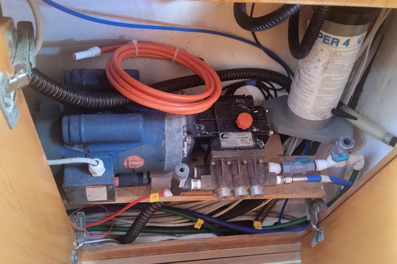 Yellowrock Yacht Photos Pics Electrical and plumbing system inside a 1996 Alliaura Privilege 37 yacht.