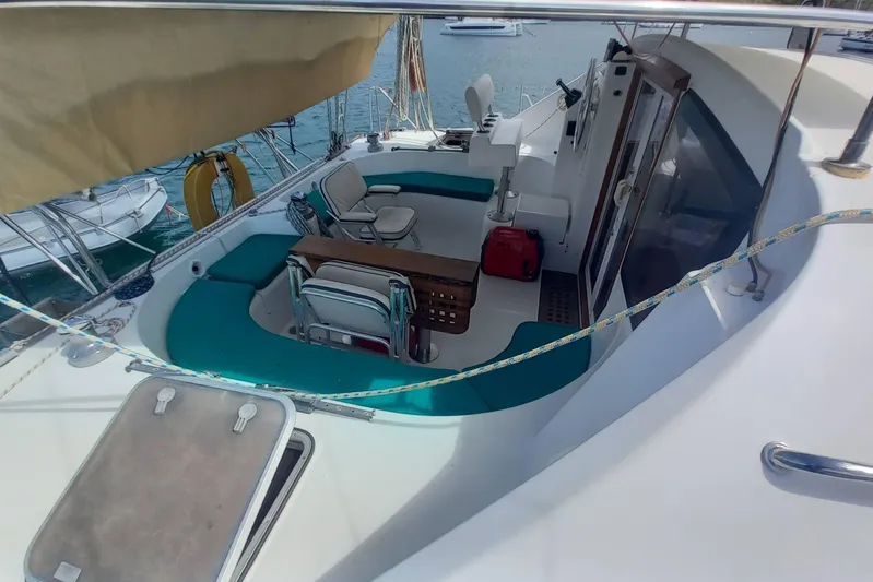 Yellowrock Yacht Photos Pics Spacious deck of 1996 Alliaura Privilege 37 catamaran with seating and helm.