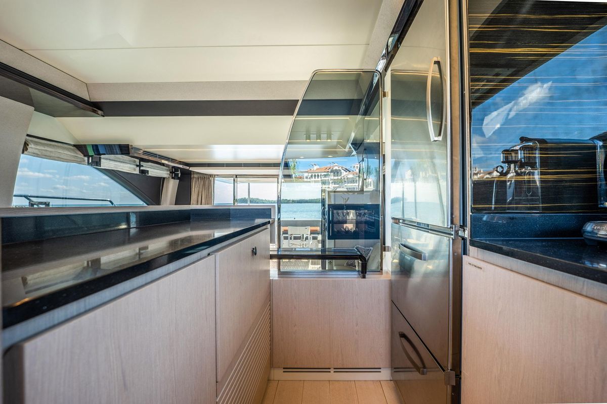 2017 Azimut 66 