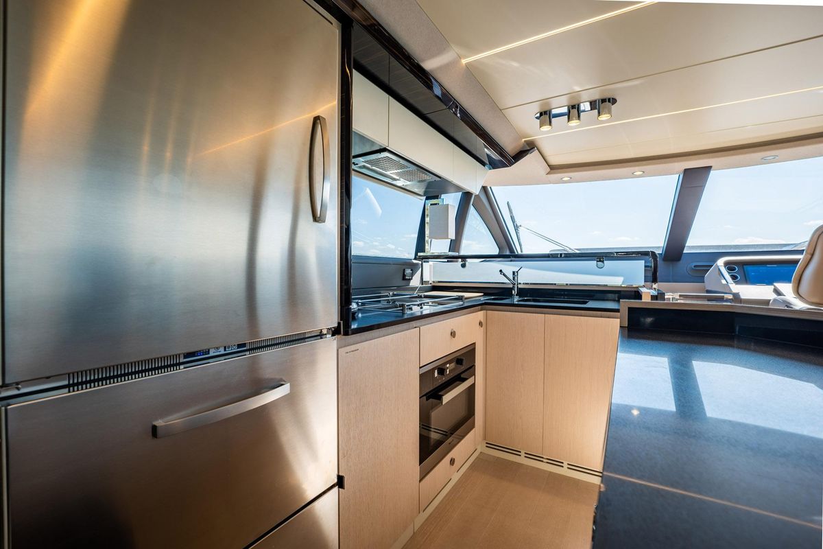2017 Azimut 66 
