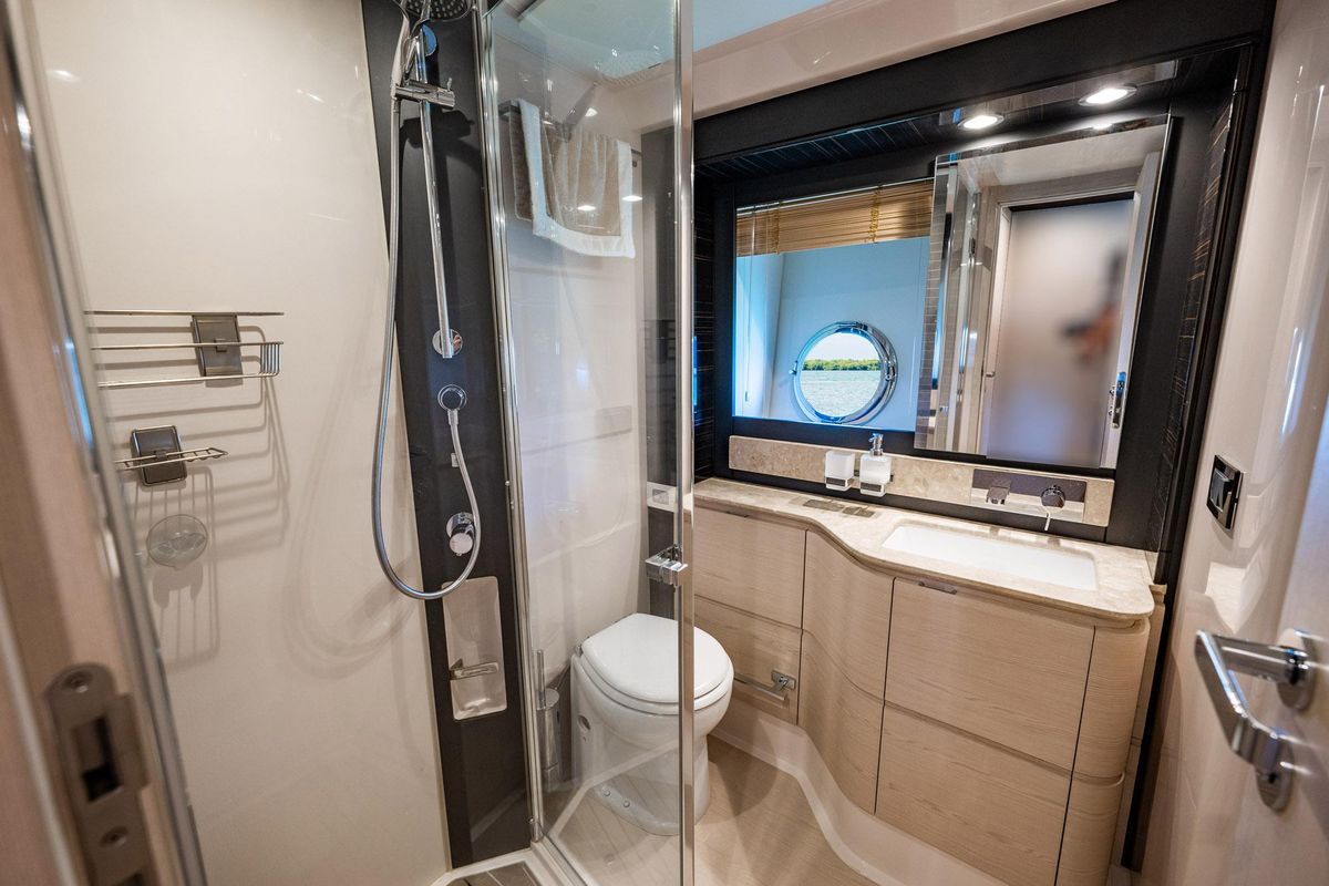 2017 Azimut 66 