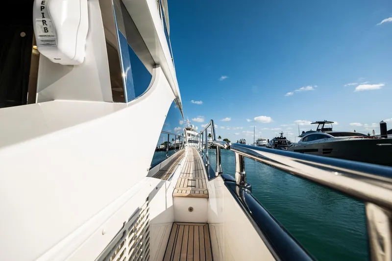 Amici Yacht Photos Pics 