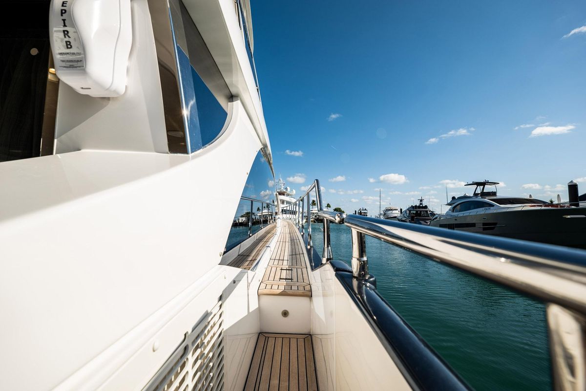 2017 Azimut 66 