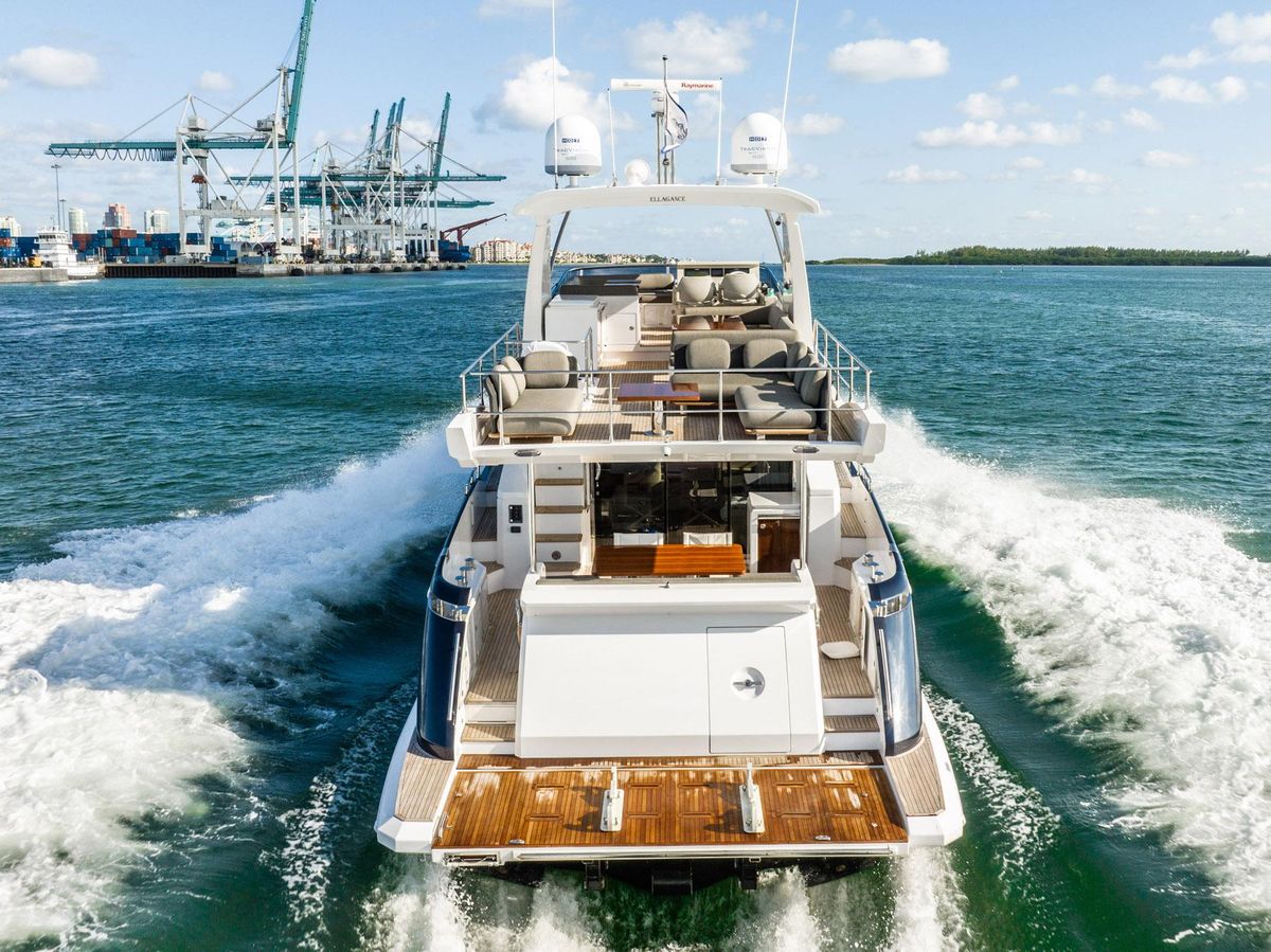 2017 Azimut 66 