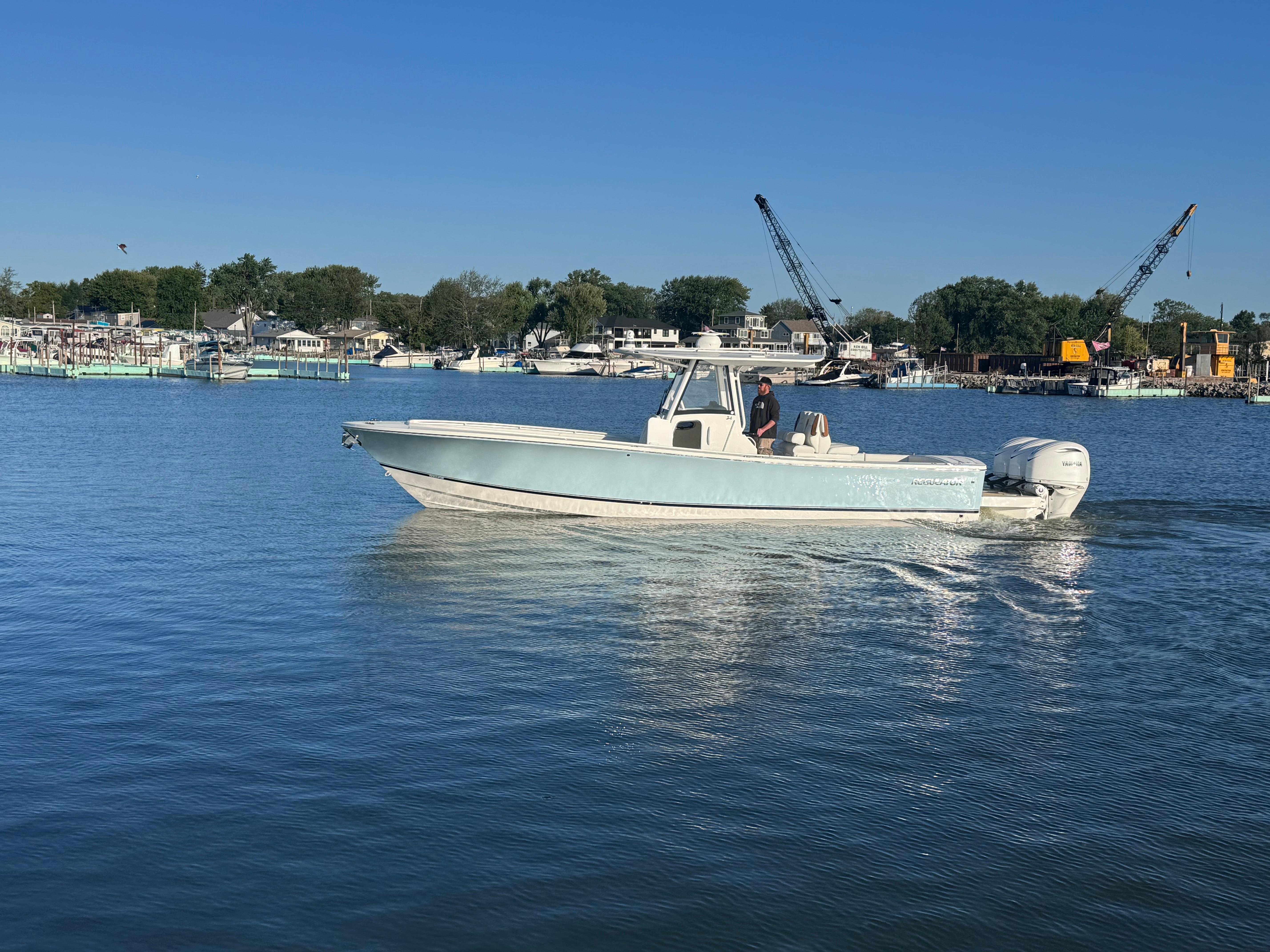 2025 Regulator 34 Center Console Walkaround Konsol till salu YachtWorld