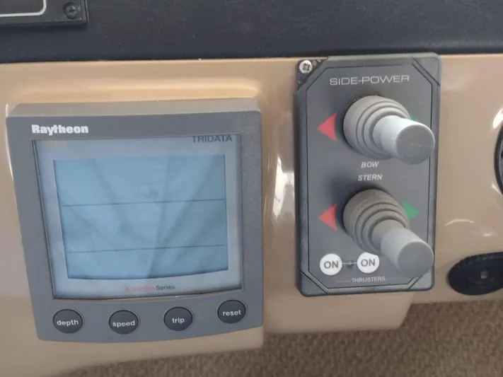 Trades Welcome Yacht Photos Pics Raytheon Tridata display and Side-Power thruster controls on 1999 Carver 530 Voyager Pilothouse.