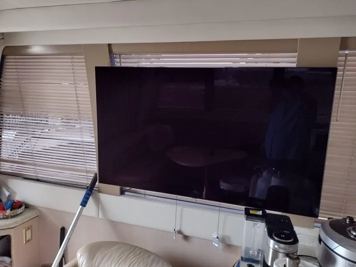 Trades Welcome Yacht Photos Pics Interior of a 1999 Carver 530 Voyager Pilothouse with a mounted flat-screen TV.