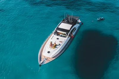 Pershing 76