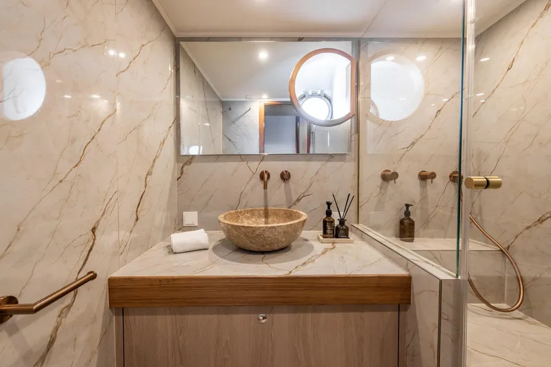 Sissi Yacht Photos Pics 