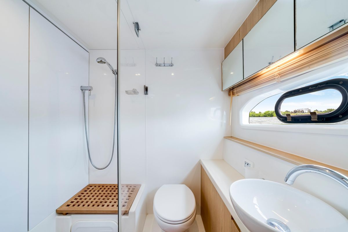 2019 Aquila 44 