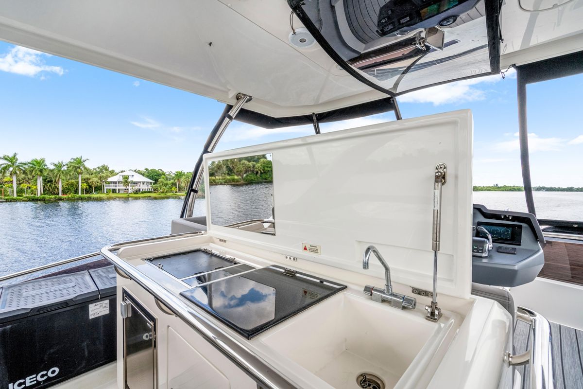 2019 Aquila 44 