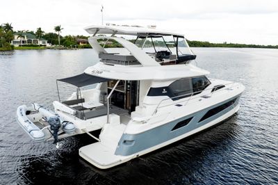Yacht