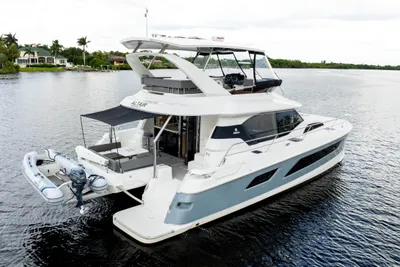 Aquila 44 Yacht