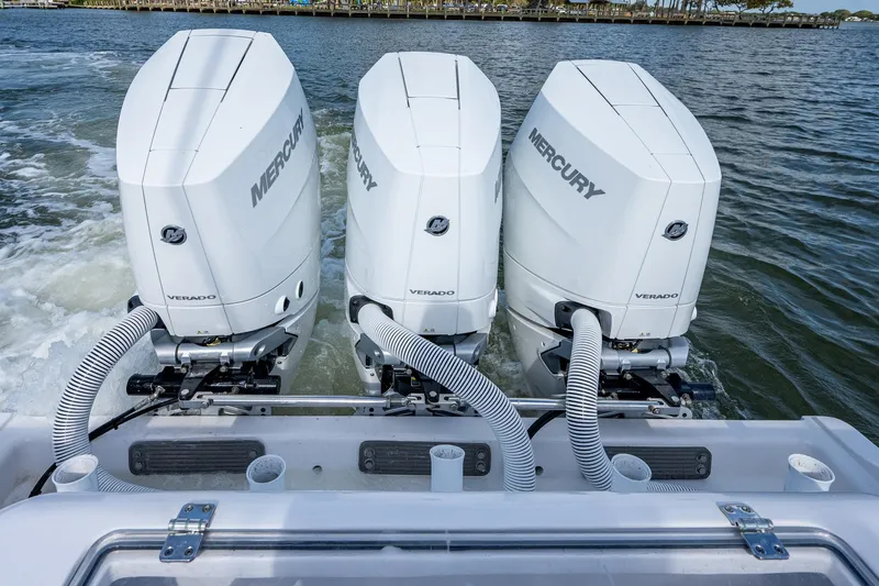 Yea Bey Yacht Photos Pics 2021 Front Runner 36 Center Console with triple Mercury outboard engines.