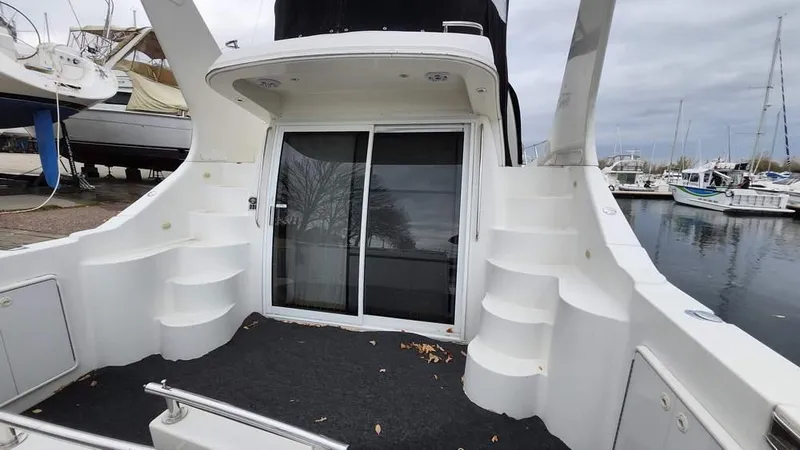  Yacht Photos Pics 2005 Carver 420 Mariner yacht with spacious deck and sliding glass doors.