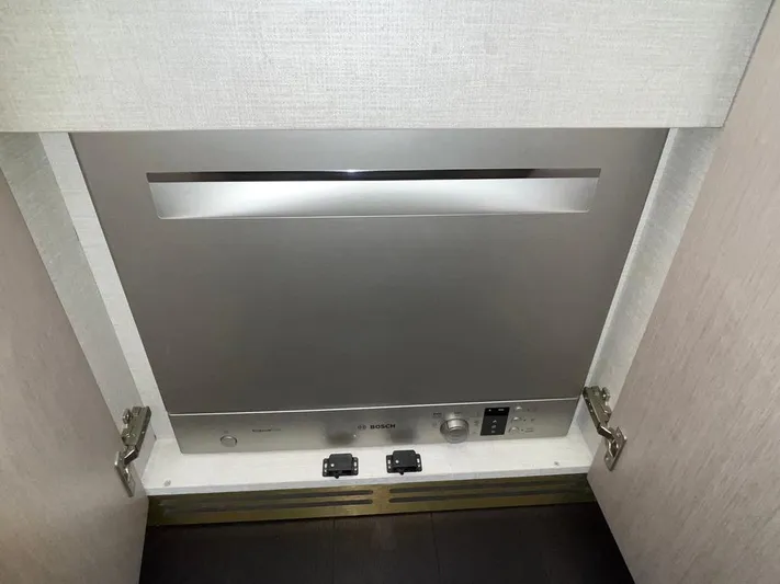 " Veloce" Yacht Photos Pics 