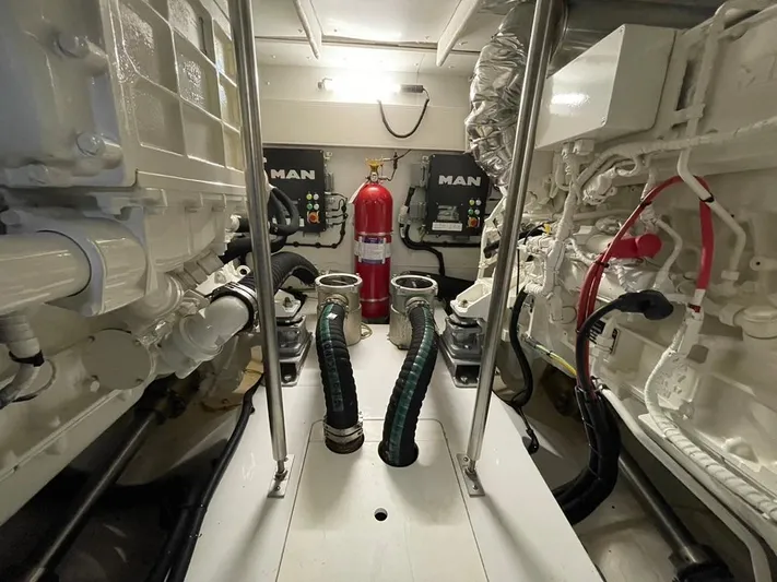 " Veloce" Yacht Photos Pics 