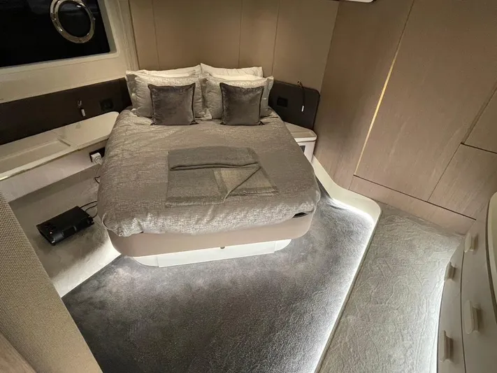 " Veloce" Yacht Photos Pics 