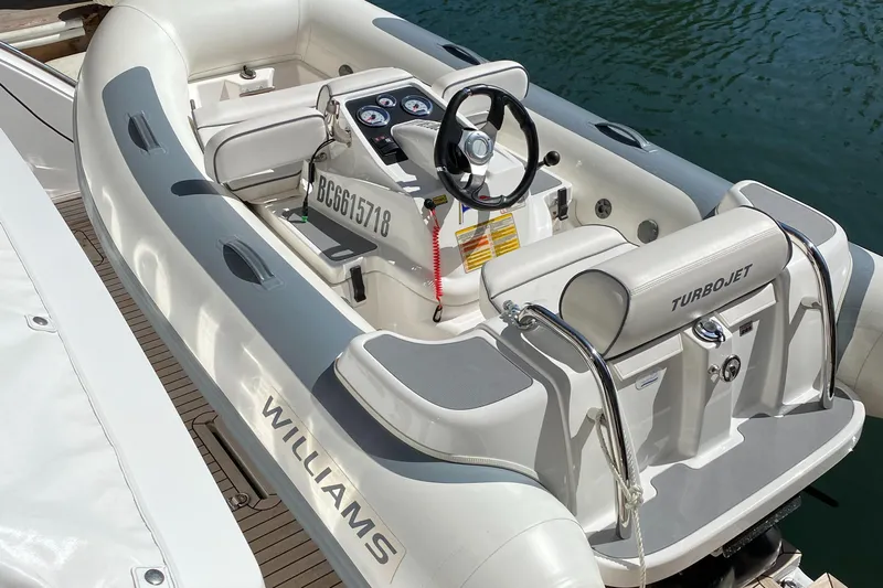 " Veloce" Yacht Photos Pics 