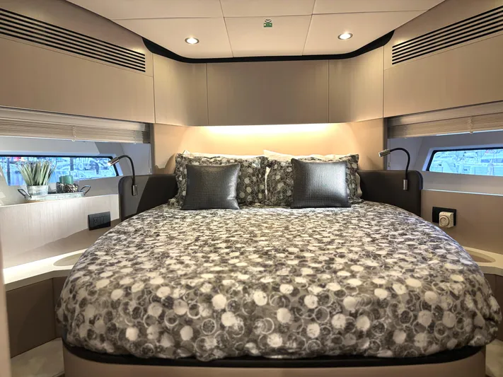 " Veloce" Yacht Photos Pics 