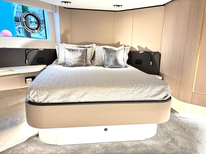 " Veloce" Yacht Photos Pics 