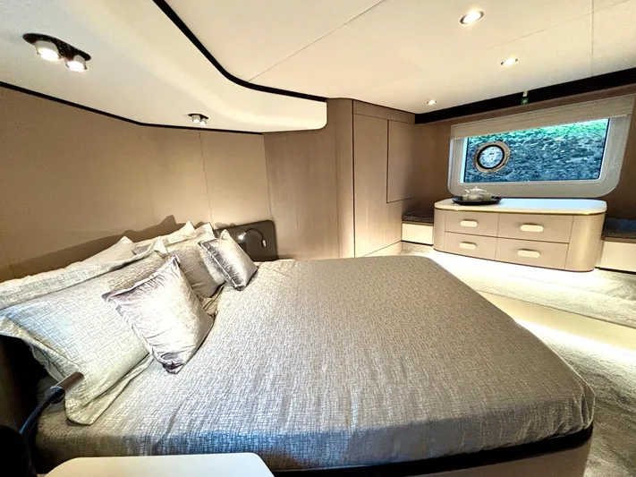 " Veloce" Yacht Photos Pics 