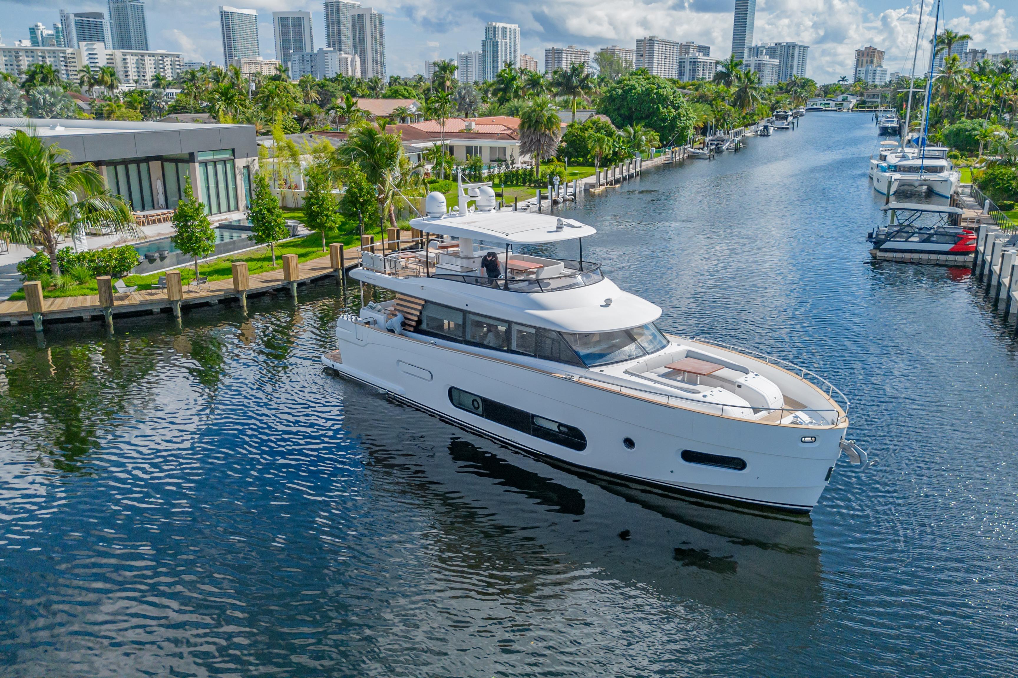 2022 Azimut Magellano 66