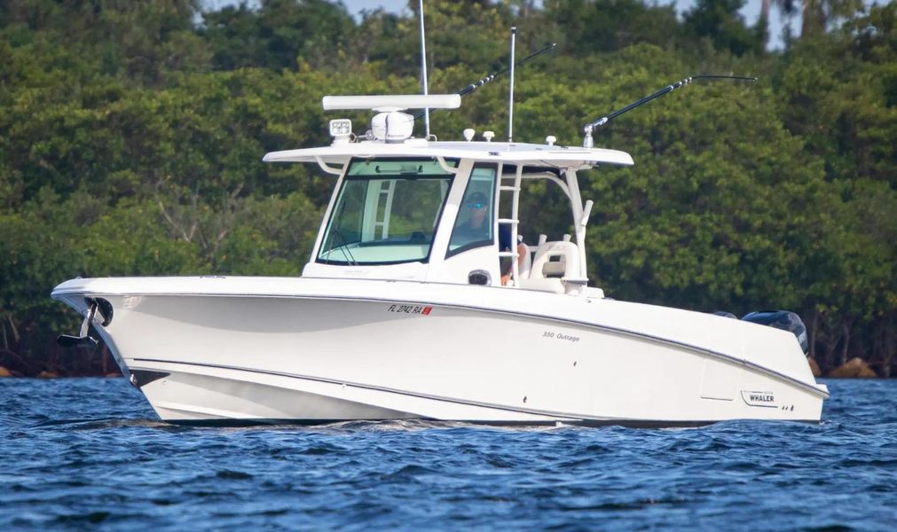 2015 Boston Whaler 35'